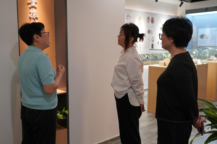 中央电视总台财经频道主持人莅临浙江桑芝园中医药科技有限公司参观(图2)
